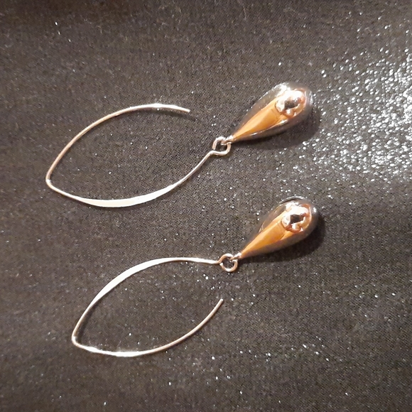 Jewelry - Tear drop Sterling Silver Earrings